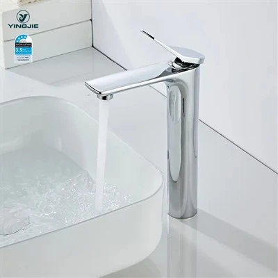 Keran Mixer Faucet Kuningan yang Dipasang di Dek Gudang